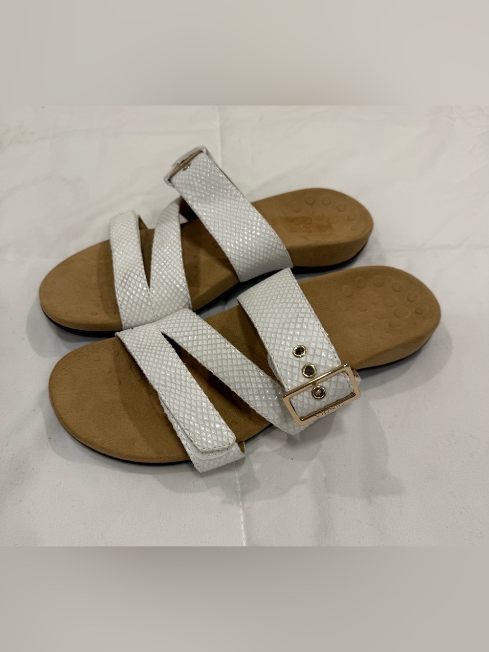 Vionic Skylar White Snakeskin Orthotic Sandals - NWOT - Size 9 - Picture 2 of 5